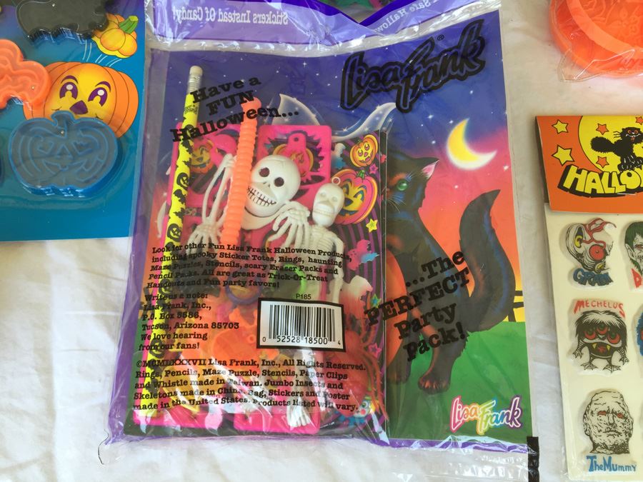 Vintage Halloween Lot With Vintage Halloween Stickers, Rings And Decorations [Photo 13]