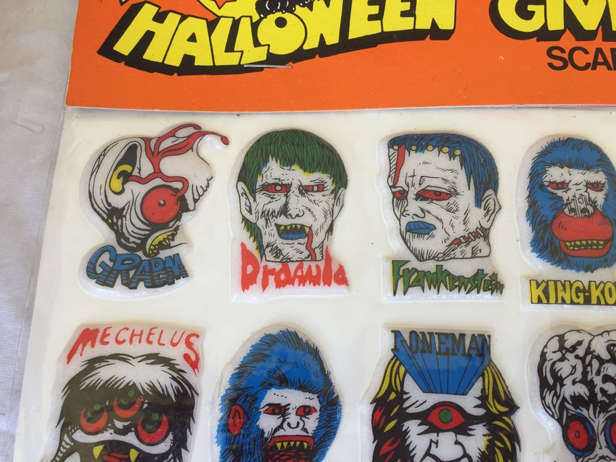 Vintage Halloween Lot With Vintage Halloween Stickers, Rings And Decorations [Photo 3]