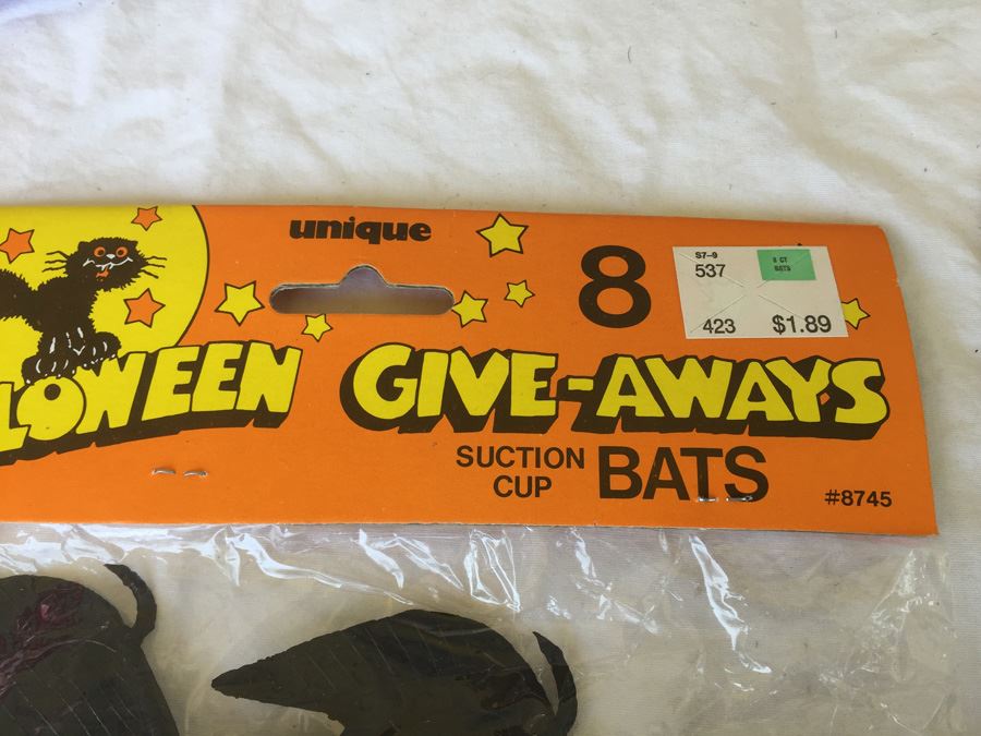 Vintage Halloween Lot With Vintage Halloween Stickers, Rings And Decorations [Photo 18]