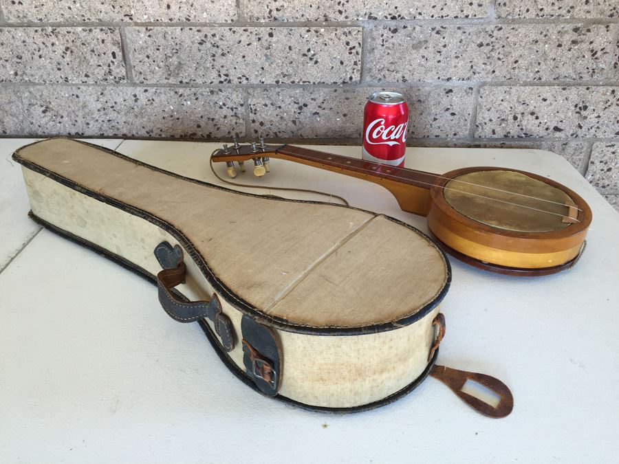 Vintage Probably 1920's Ukulele With Case And Rope Strap [Photo 1]