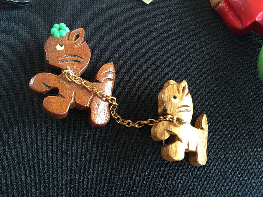 Large Lot Of Vintage Brooches Pins Animals (Bracelet Is Sterling Silver) [Photo 15]