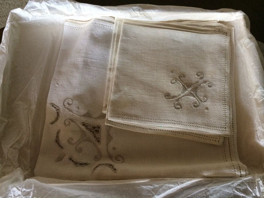 Linen Lot [Photo 1]