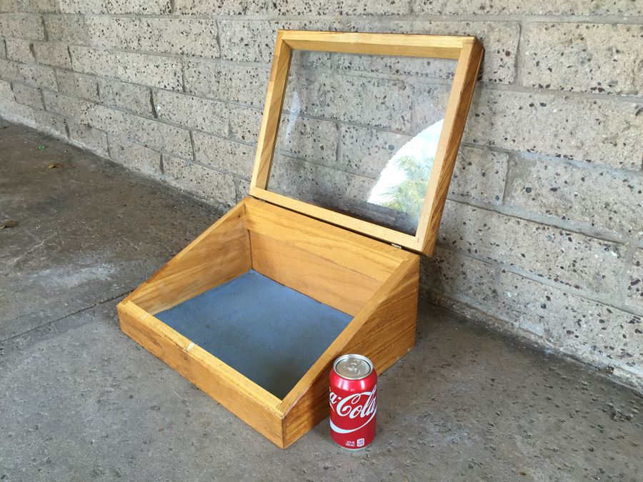 Vintage Table Top Slant-Top Display Case Marked Henry L. Hanson Co. Worcester, Mass. USA [Photo 2]