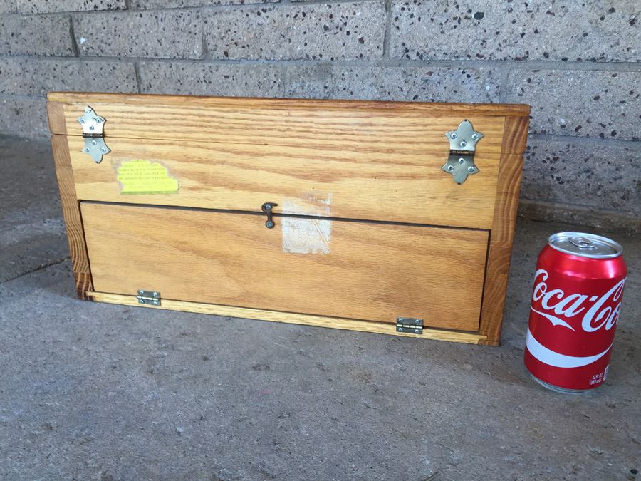 Vintage Table Top Slant-Top Display Case Marked Henry L. Hanson Co. Worcester, Mass. USA [Photo 4]