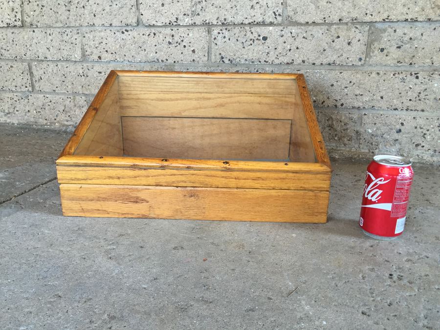 Vintage Table Top Slant-Top Display Case Marked Henry L. Hanson Co. Worcester, Mass. USA [Photo 6]