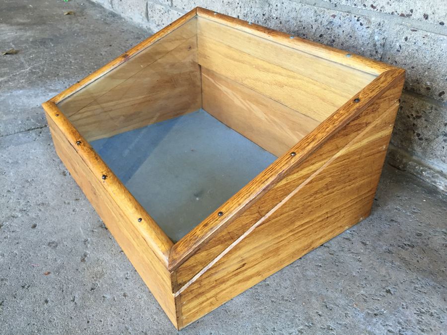 Vintage Table Top Slant-Top Display Case Marked Henry L. Hanson Co. Worcester, Mass. USA [Photo 7]