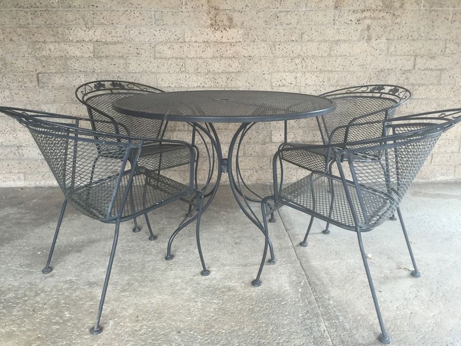 Black Wrought Iron Outdoor Patio Set With Round Table And Four Chairs [Photo 1]