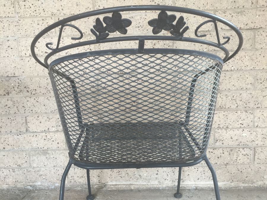 Black Wrought Iron Outdoor Patio Set With Round Table And Four Chairs [Photo 11]