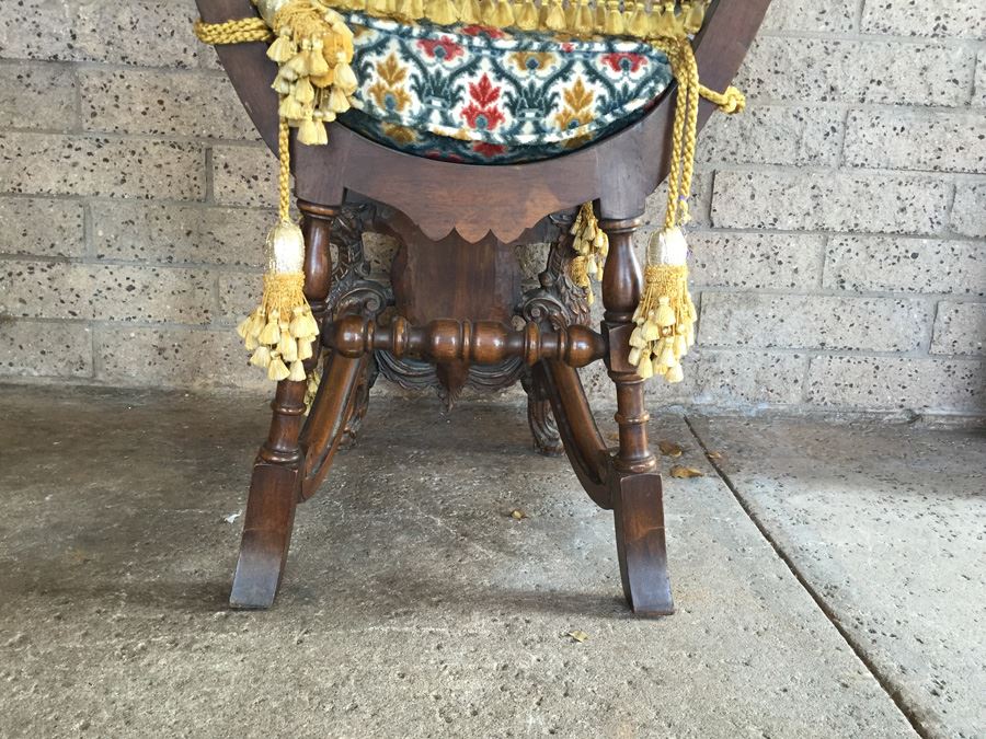 Beautiful Antique Nicely Carved Armchair [Photo 7]