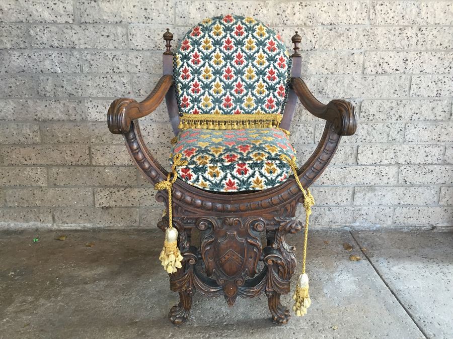 Beautiful Antique Nicely Carved Armchair [Photo 1]