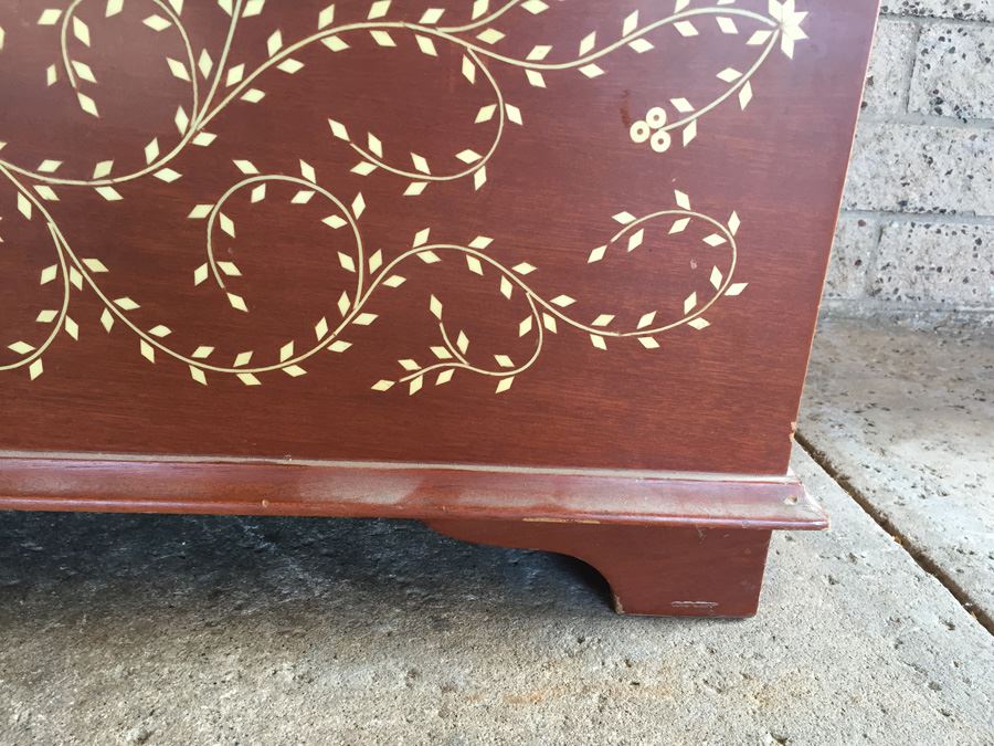 Beautiful Inlay Trunk [Photo 10]