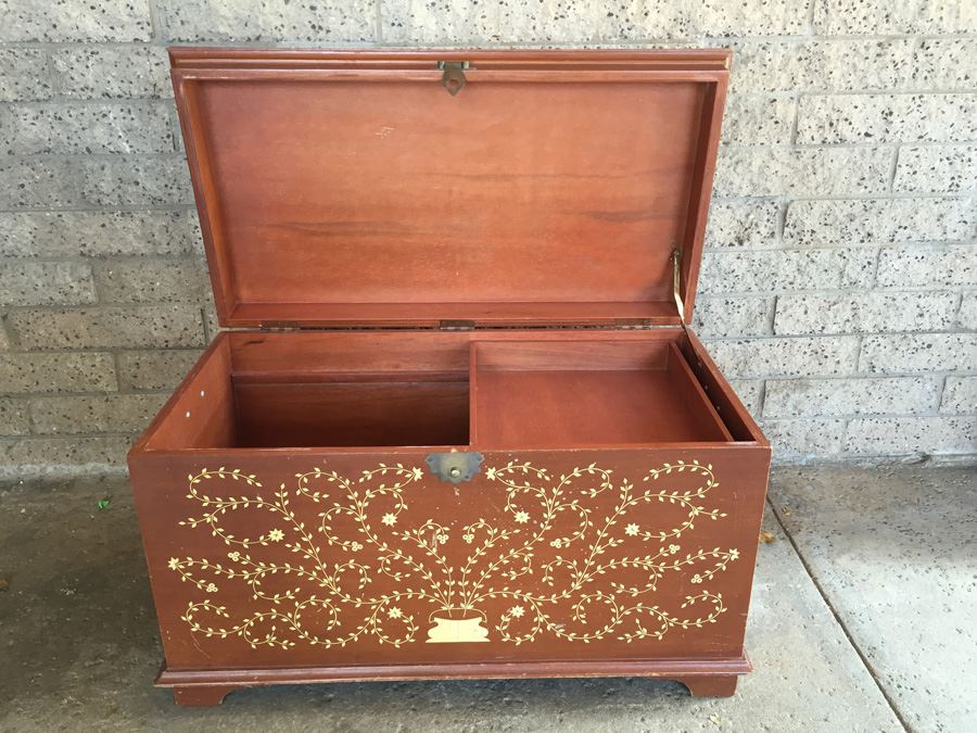 Beautiful Inlay Trunk [Photo 9]