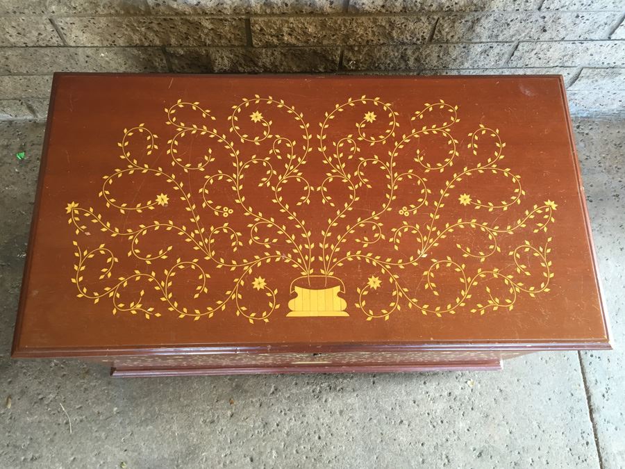 Beautiful Inlay Trunk [Photo 6]