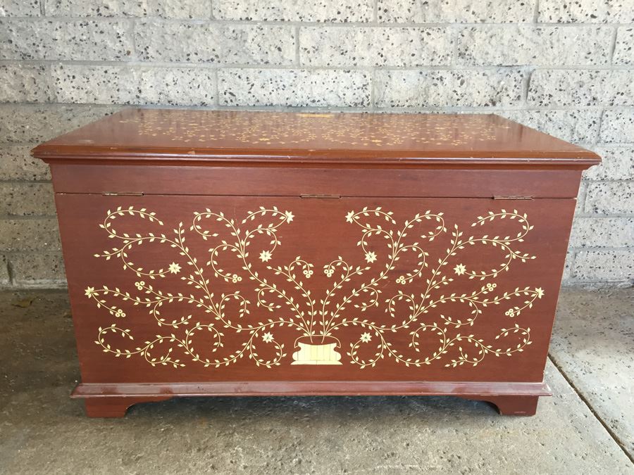 Beautiful Inlay Trunk [Photo 3]