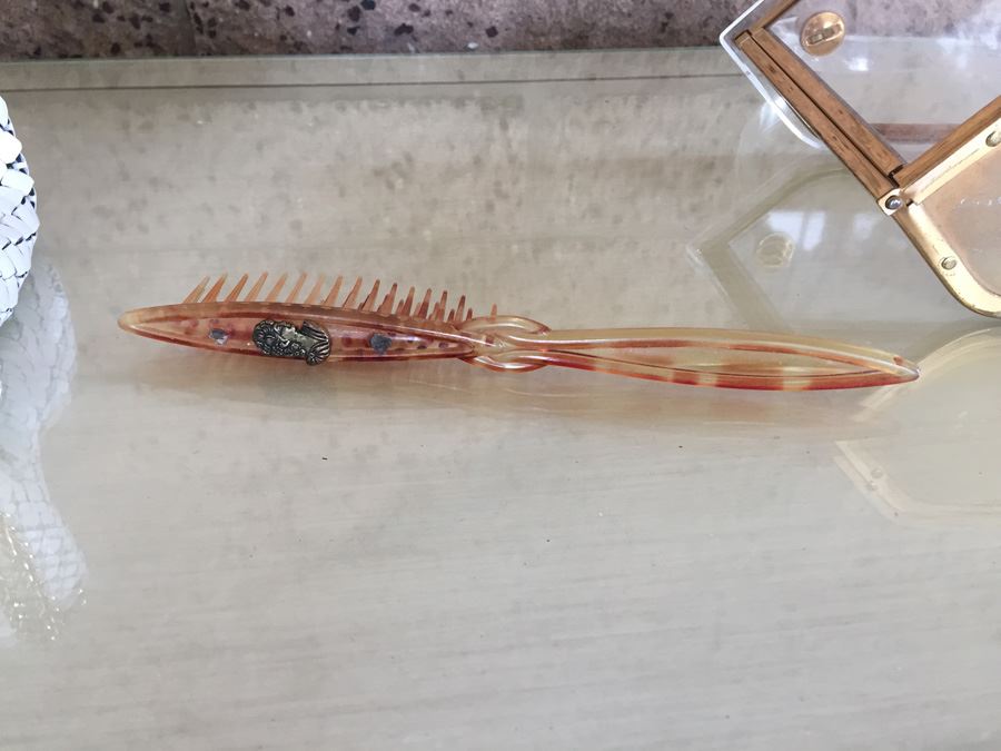 Vintage Whiting Davis Mesh Hand Bag Purse With Clear Lucite Hand Bag And Brush [Photo 4]