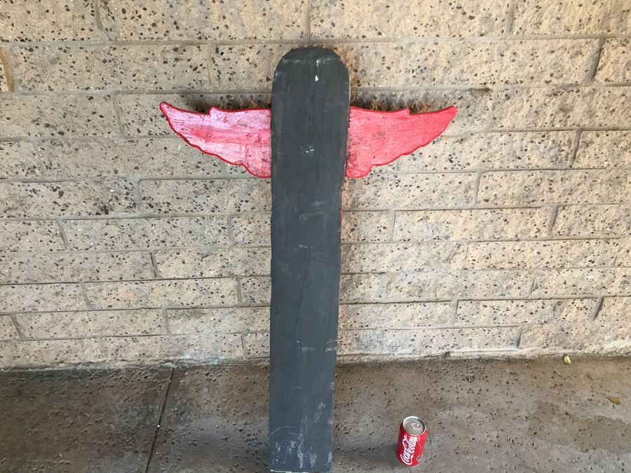 Colorful Carved Totem Pole Sculpture [Photo 12]