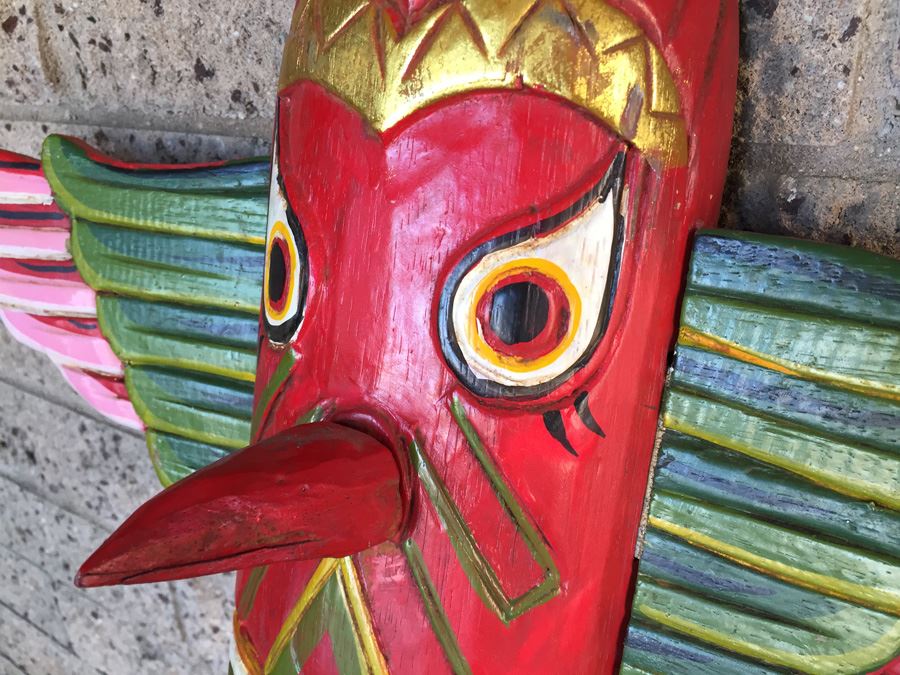 Colorful Carved Totem Pole Sculpture [Photo 5]