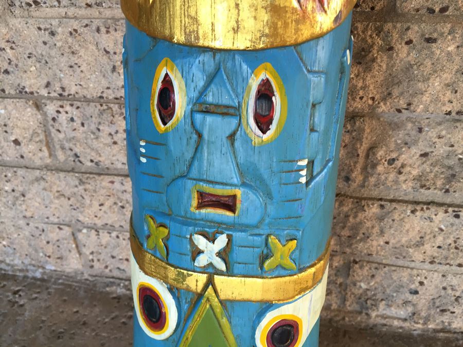 Colorful Carved Totem Pole Sculpture [Photo 9]