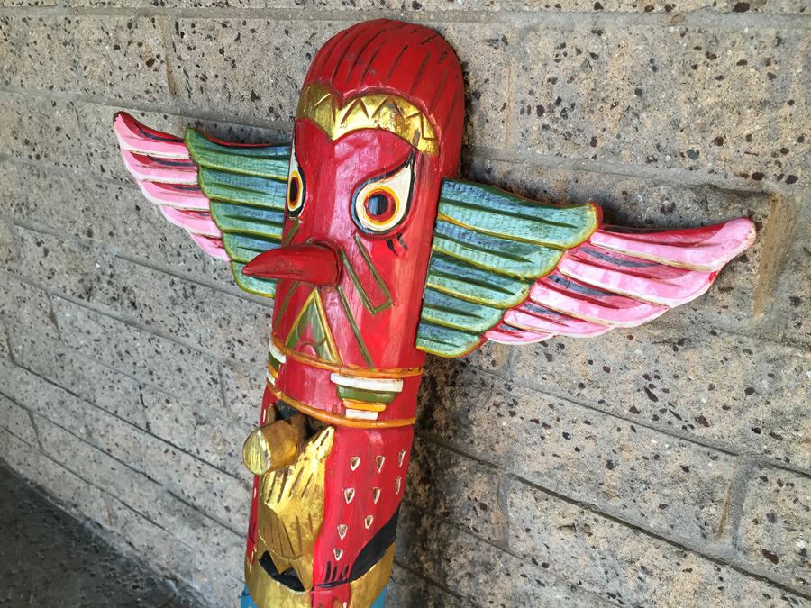 Colorful Carved Totem Pole Sculpture [Photo 2]