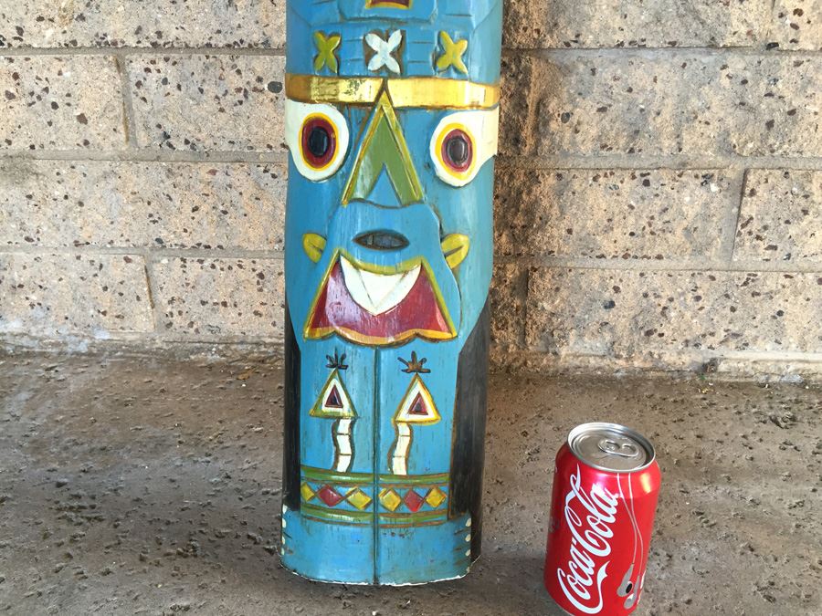 Colorful Carved Totem Pole Sculpture [Photo 3]