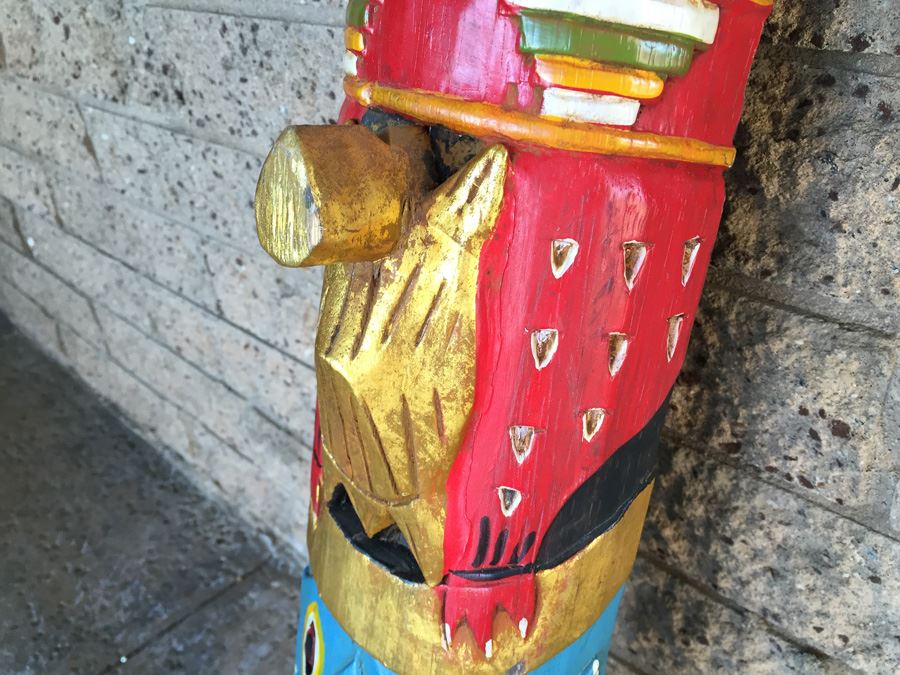 Colorful Carved Totem Pole Sculpture [Photo 8]