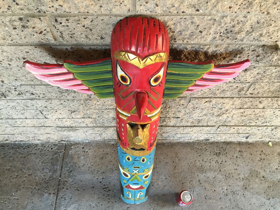 Colorful Carved Totem Pole Sculpture [Photo 13]