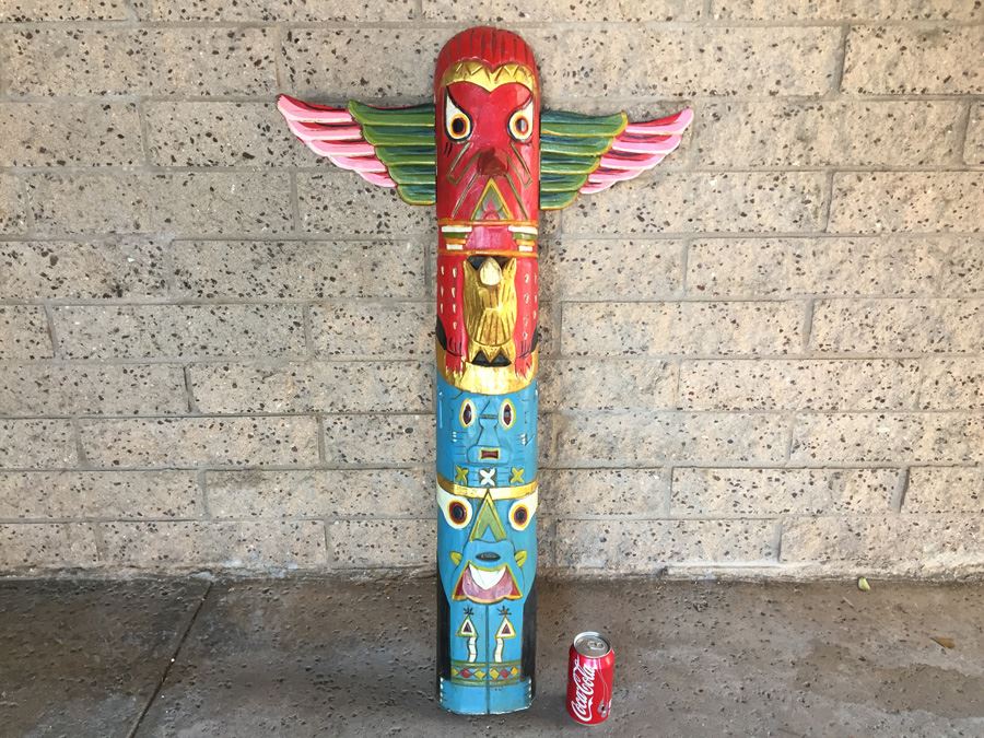 Colorful Carved Totem Pole Sculpture [Photo 1]