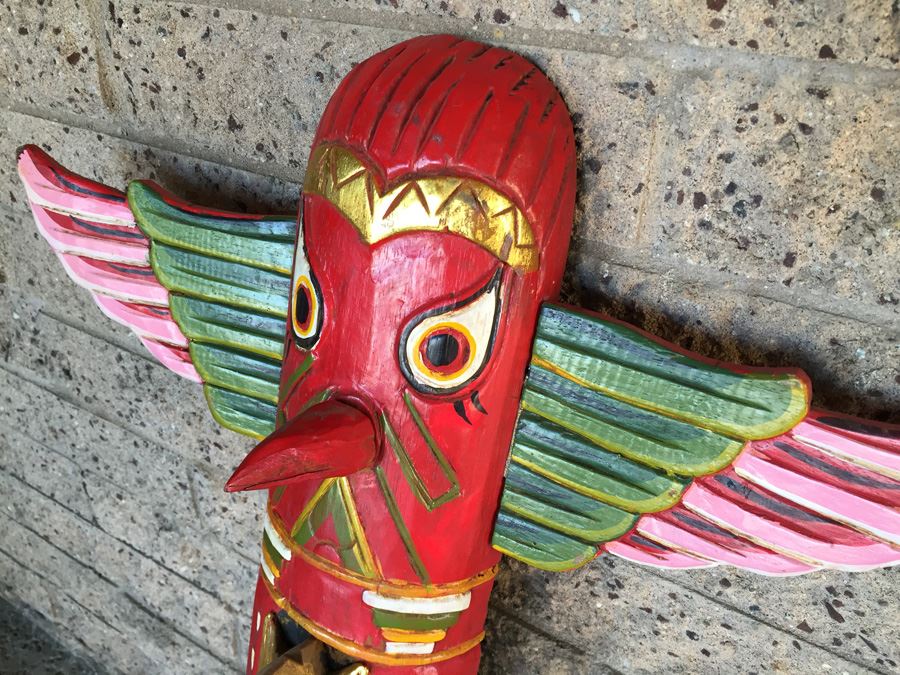 Colorful Carved Totem Pole Sculpture [Photo 11]
