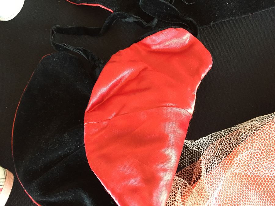 Vintage Doll Marked 14R With Doll Trunk, Various Doll Clothes And Wooden Blocks [Photo 33]