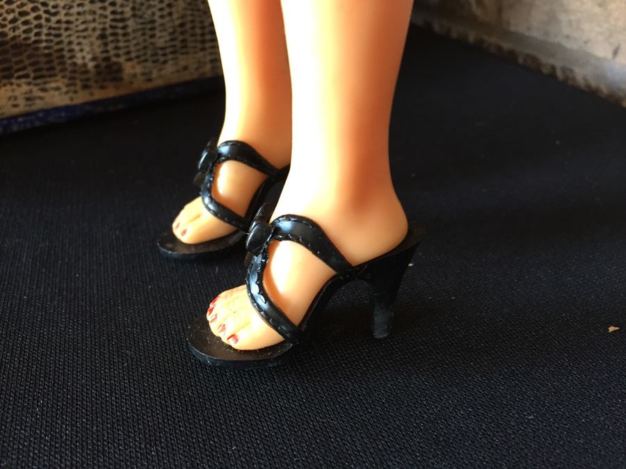 Vintage Doll Marked 14R With Doll Trunk, Various Doll Clothes And Wooden Blocks [Photo 16]