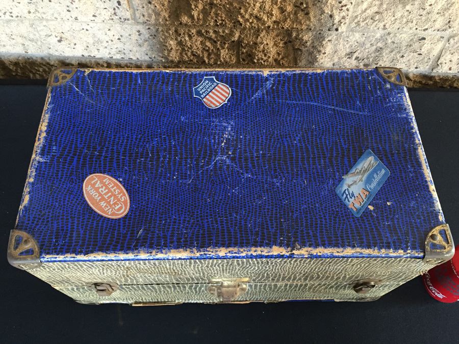 Vintage Doll Marked 14R With Doll Trunk, Various Doll Clothes And Wooden Blocks [Photo 5]