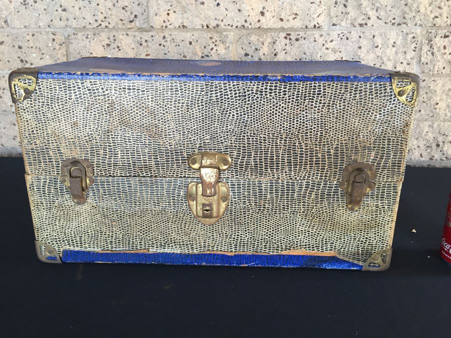 Vintage Doll Marked 14R With Doll Trunk, Various Doll Clothes And Wooden Blocks [Photo 4]