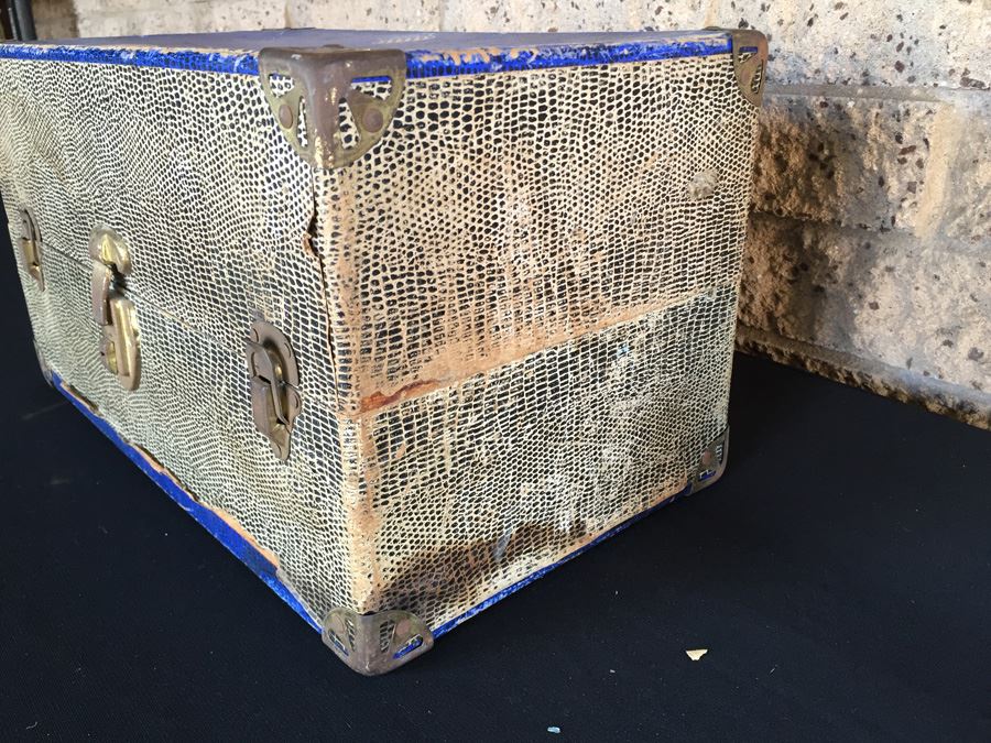 Vintage Doll Marked 14R With Doll Trunk, Various Doll Clothes And Wooden Blocks [Photo 9]