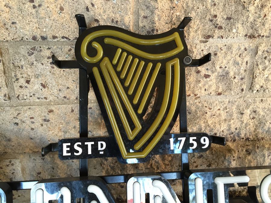 Guinness Beer Lighted Sign [Photo 5]
