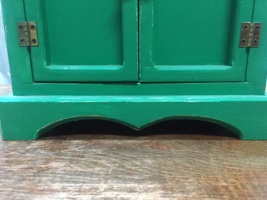 Vintage Green Miniature Cabinet With Miniature Food And Kitchen Accessories [Photo 15]