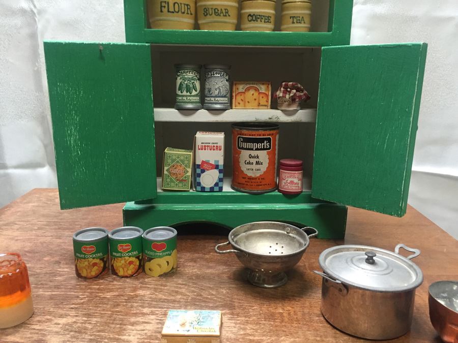 Vintage Green Miniature Cabinet With Miniature Food And Kitchen Accessories [Photo 5]