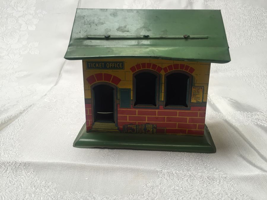 Vintage Tin Litho Toy Train Station American Railway Express Baggage Toytown [Photo 3]