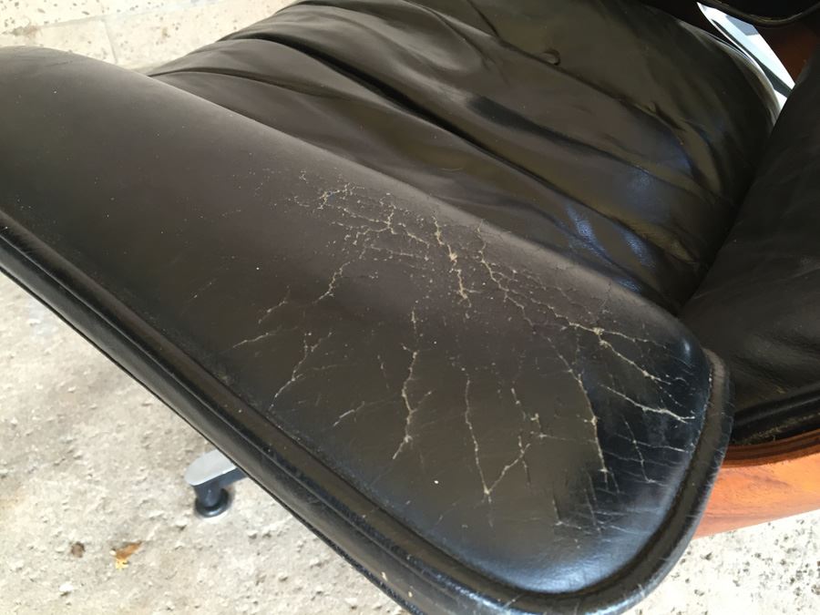 Vintage Rosewood Lounge Chair And Ottoman By Charles Eames (Herman Miller) [Photo 17]