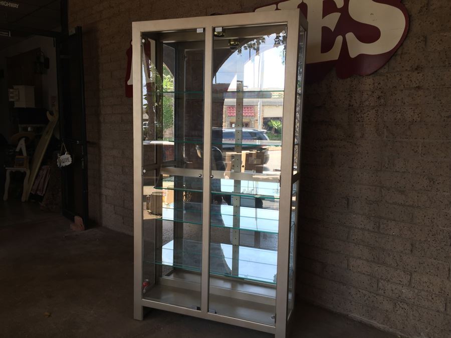 Pulaski Furniture Silver Tone Curio Cabinet With Light [Photo 4]