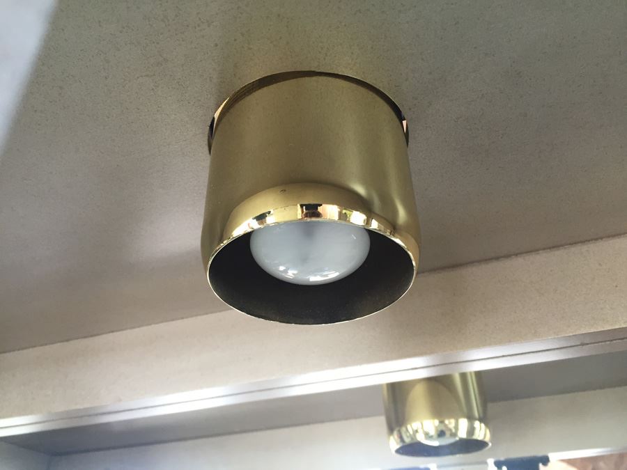 Pulaski Furniture Silver Tone Curio Cabinet With Light [Photo 11]