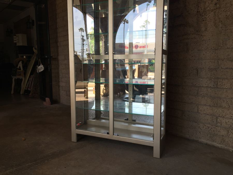 Pulaski Furniture Silver Tone Curio Cabinet With Light [Photo 5]