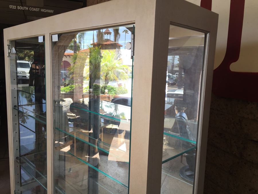 Pulaski Furniture Silver Tone Curio Cabinet With Light [Photo 6]