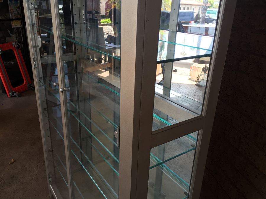 Pulaski Furniture Silver Tone Curio Cabinet With Light [Photo 8]