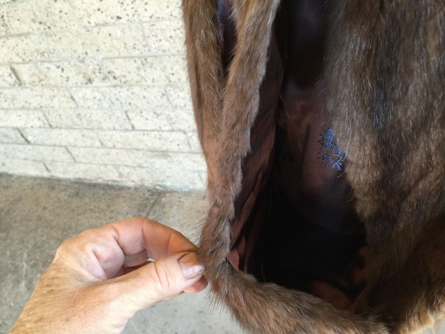 Dark Fur Half Sleeve Short Coat [Photo 4]