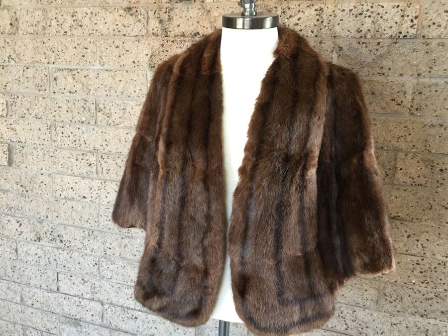 Dark Fur Half Sleeve Short Coat [Photo 1]