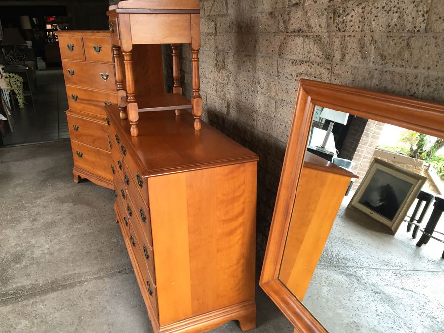 4-Piece Heywood-Wakefield Bedroom Set [Photo 10]