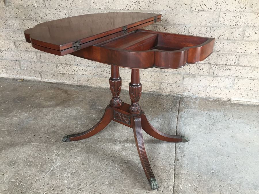 Mahogany Gaming Table [Photo 3]