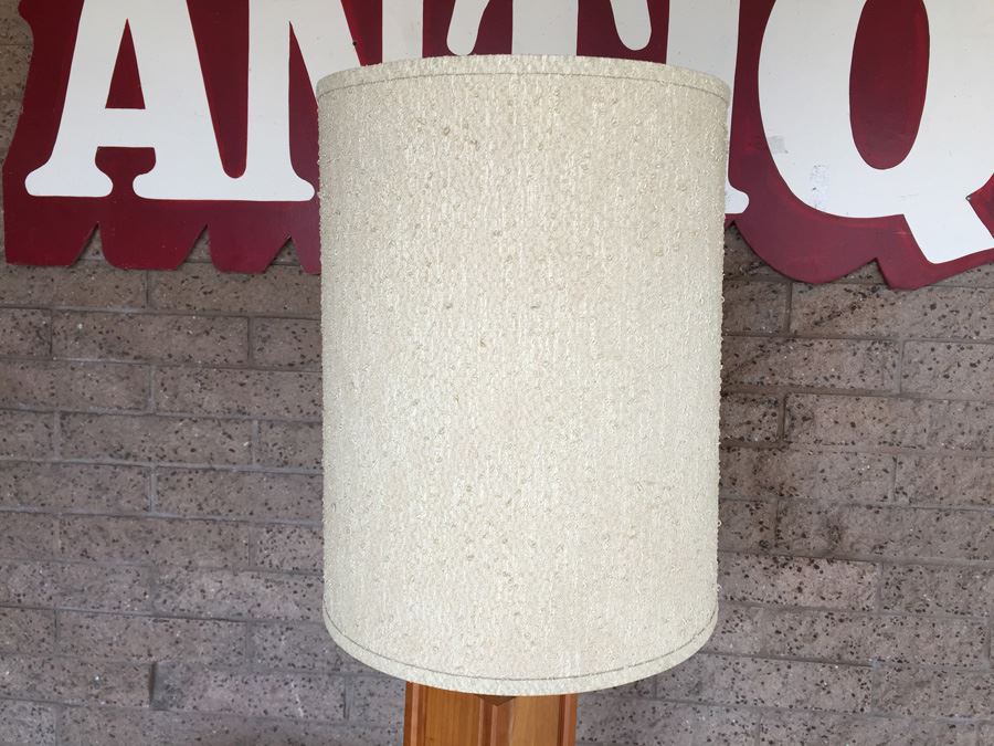 Mid-Century Wooden Table Lamp [Photo 5]