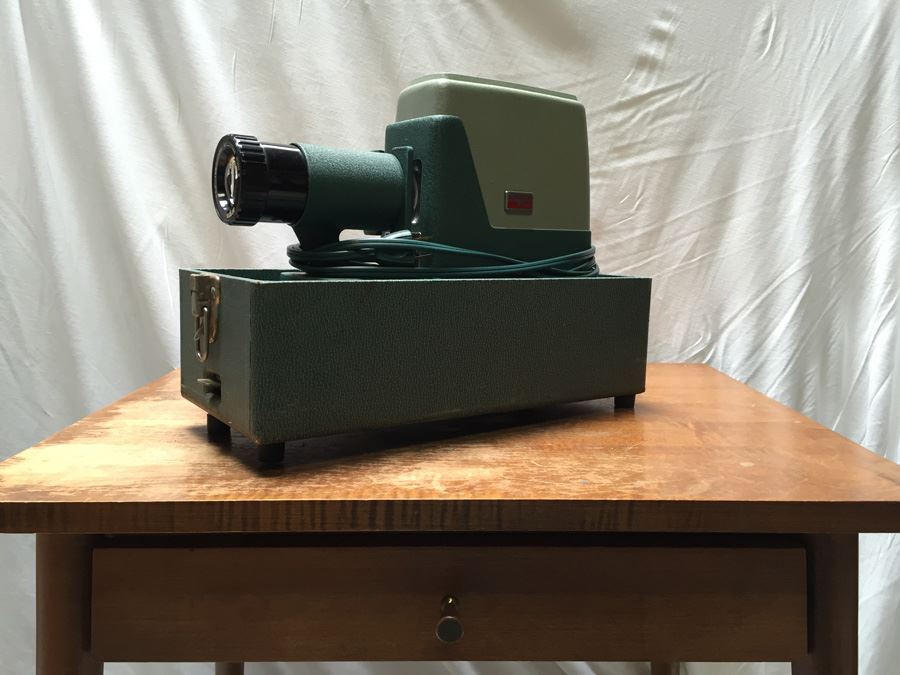 Vintage Argus 300 Slide Projector With Carrying Case [Photo 2]