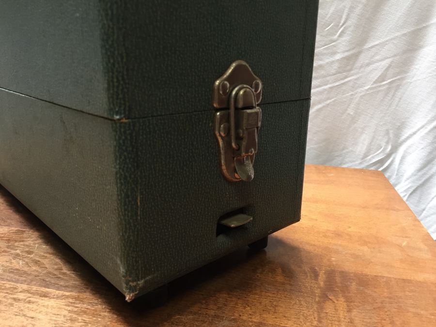 Vintage Argus 300 Slide Projector With Carrying Case [Photo 4]